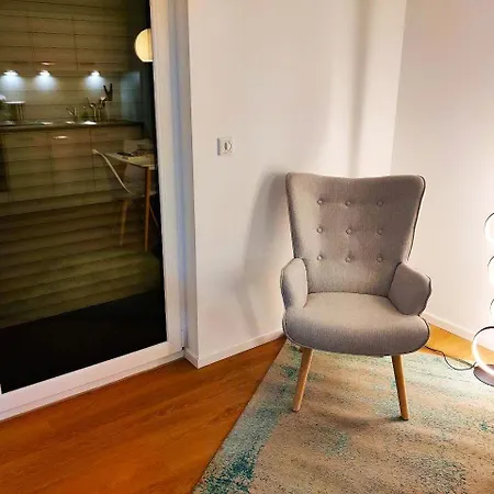 Attractive, 1-room In A Sought-after Location! *
